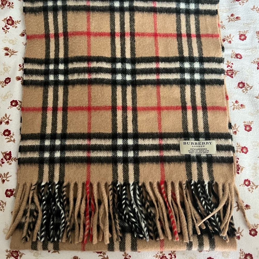 Authentic 💯 Burberry scarf.